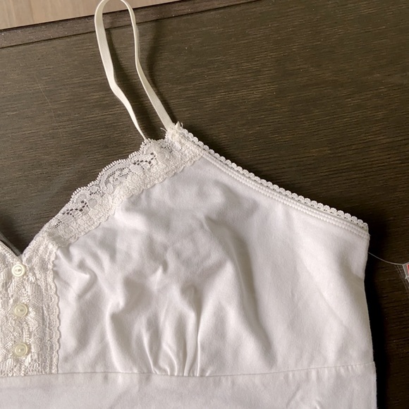 WHITE CAMISOLE WITH LACED TRIM NECKLINE - Picture 4 of 12